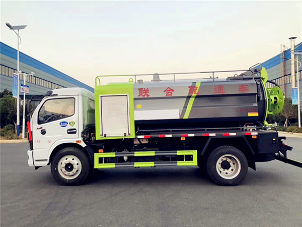東風(fēng)大多利卡7+3清洗吸污車(chē)